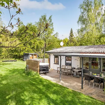 Cozy In Stubbekobing With Kitchen Holiday home Sortso
